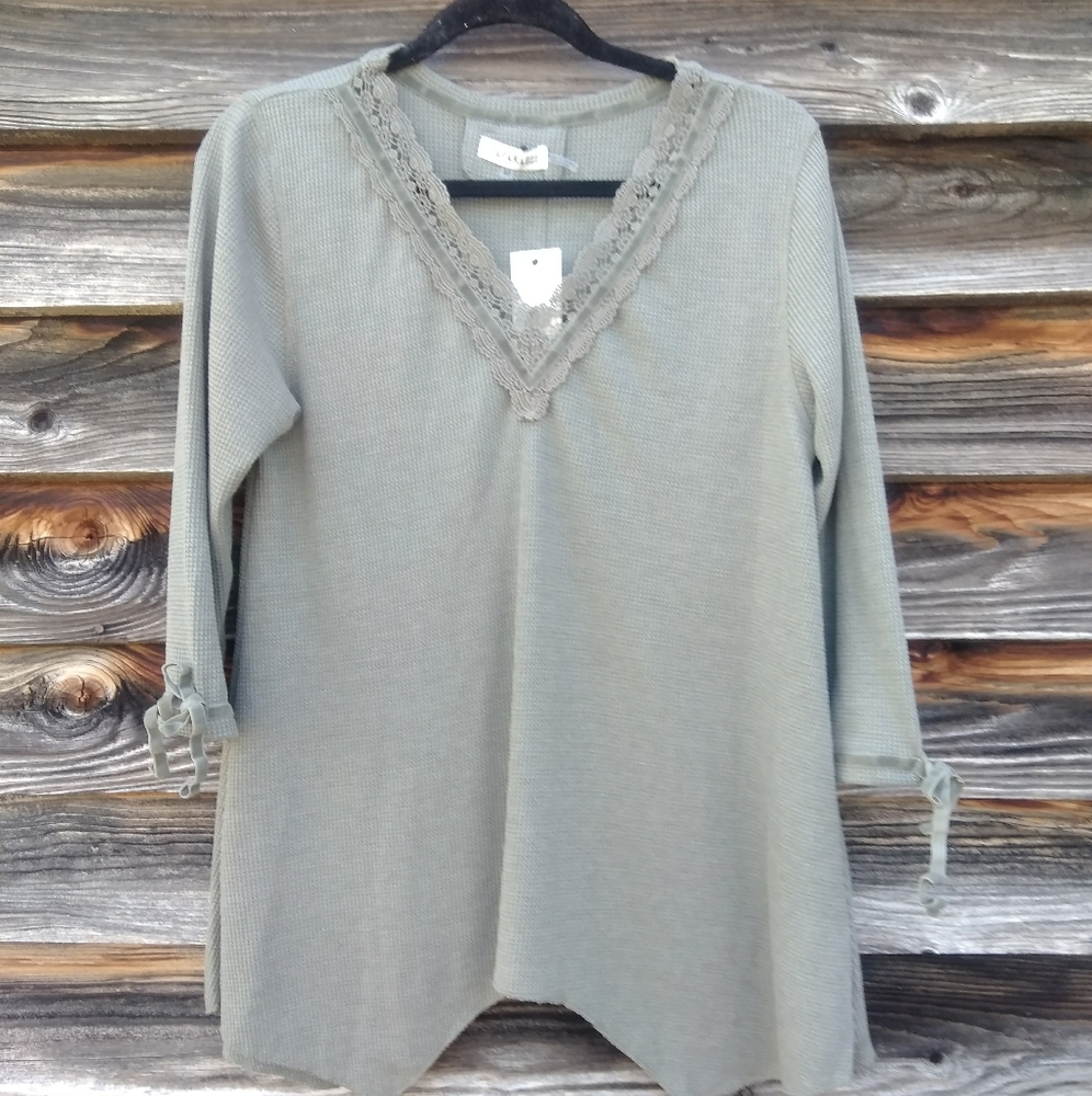 NWT - Paparazzi Tunic Top Waffle Knit Tunic Size Medium.